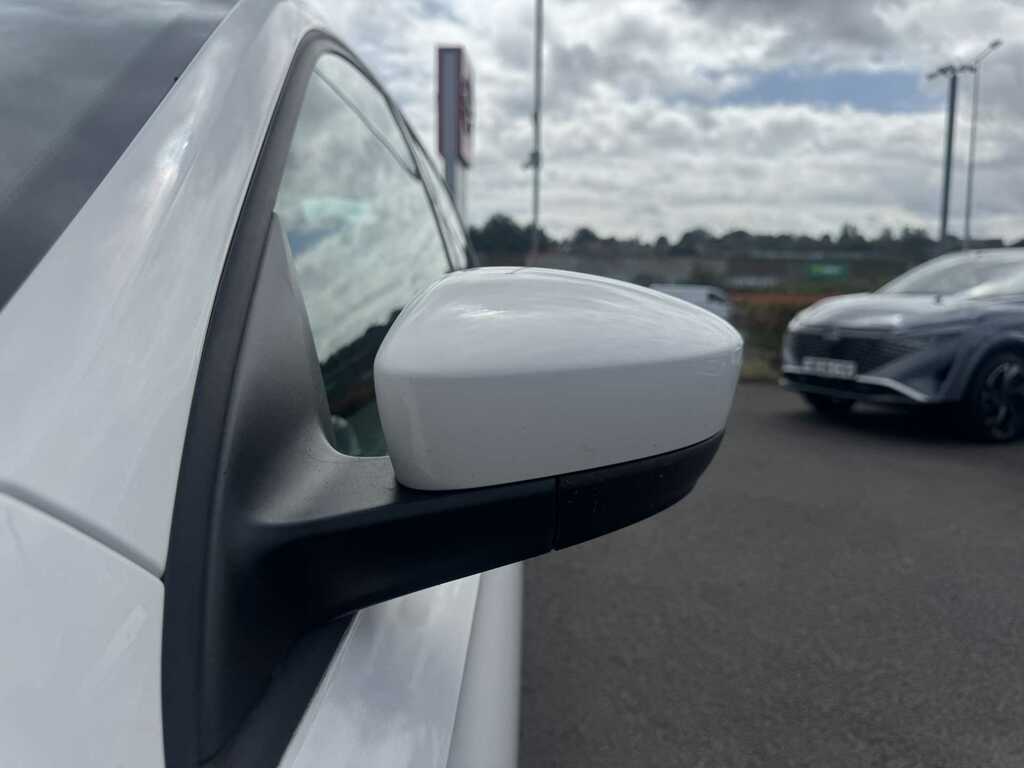 Skoda Rapid 1.2 Tsi Sport White #29