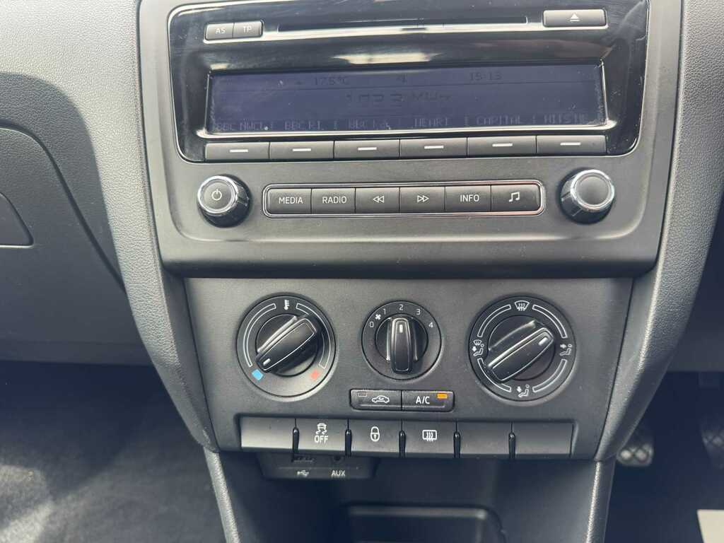 Skoda Rapid 1.2 Tsi Sport White #13