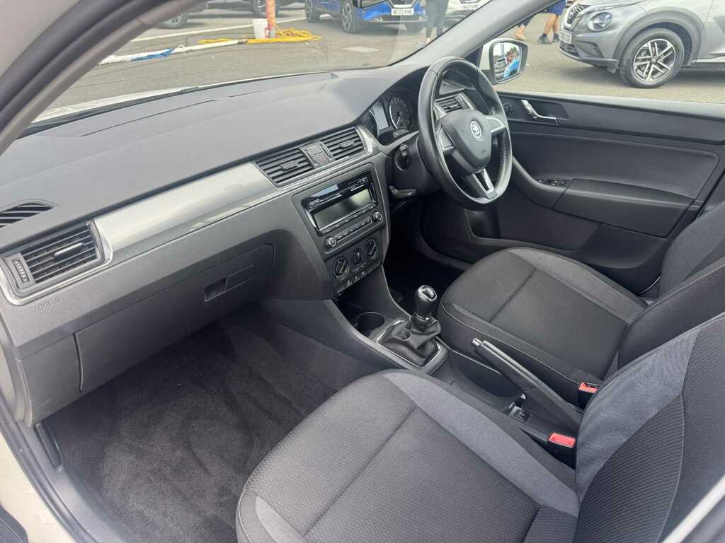 Skoda Rapid 1.2 Tsi Sport White #8