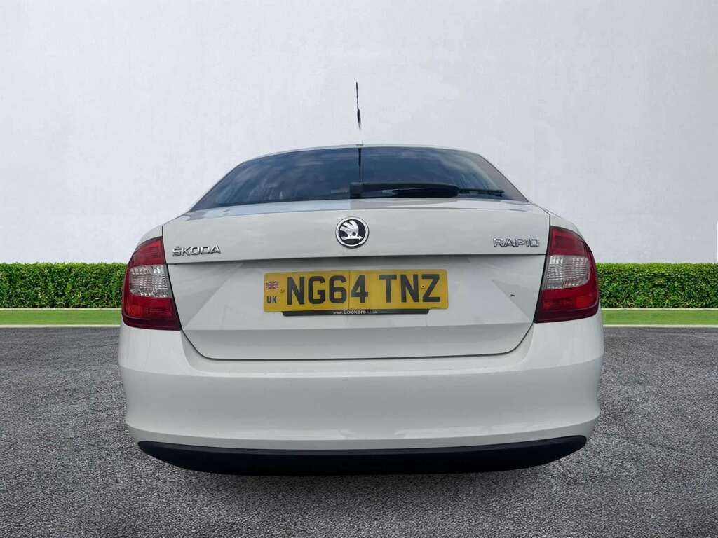 Skoda Rapid 1.2 Tsi Sport White #17