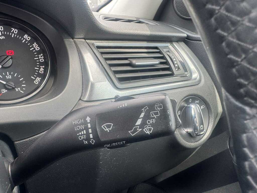Skoda Rapid 1.2 Tsi Sport White #22
