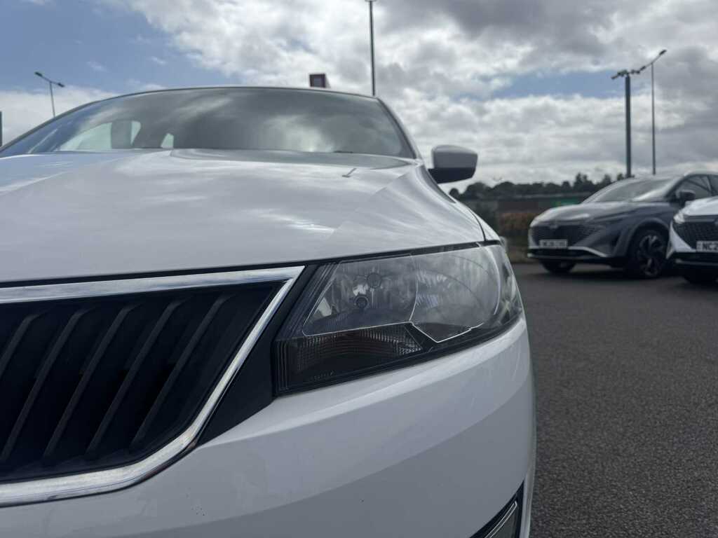 Skoda Rapid 1.2 Tsi Sport White #27