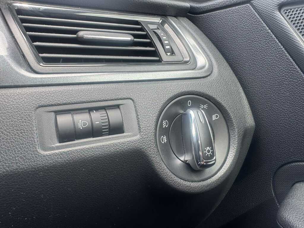 Skoda Rapid 1.2 Tsi Sport White #16