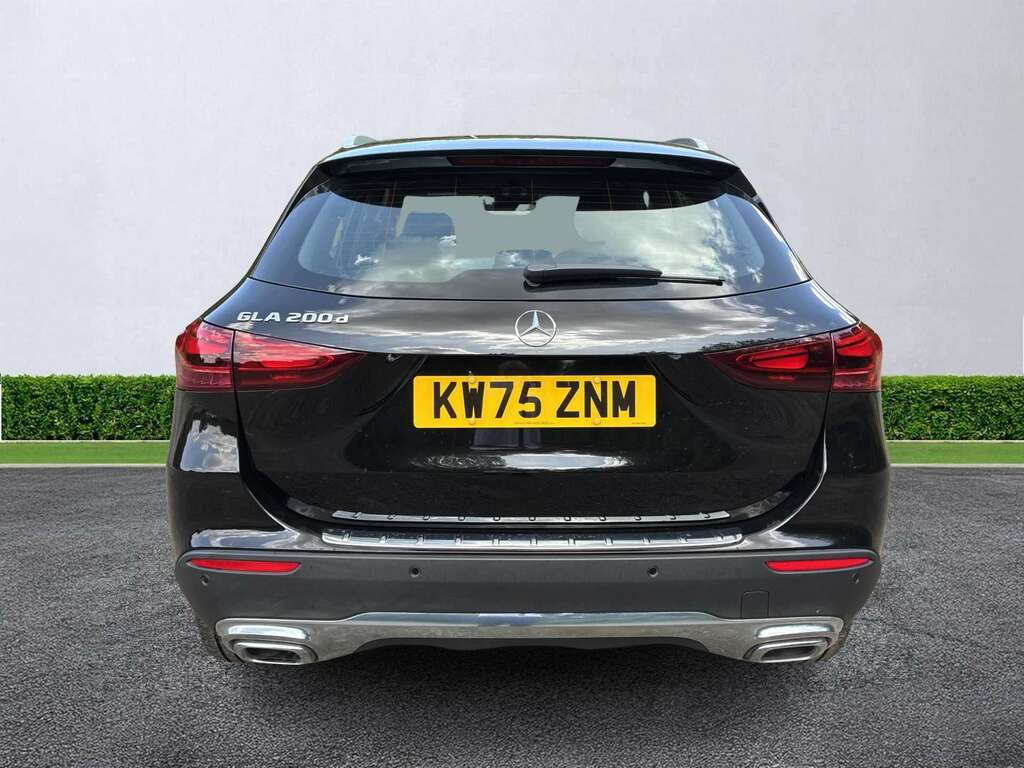 Mercedes-Benz GLA Class Gla 200D Sport Executive Black #4