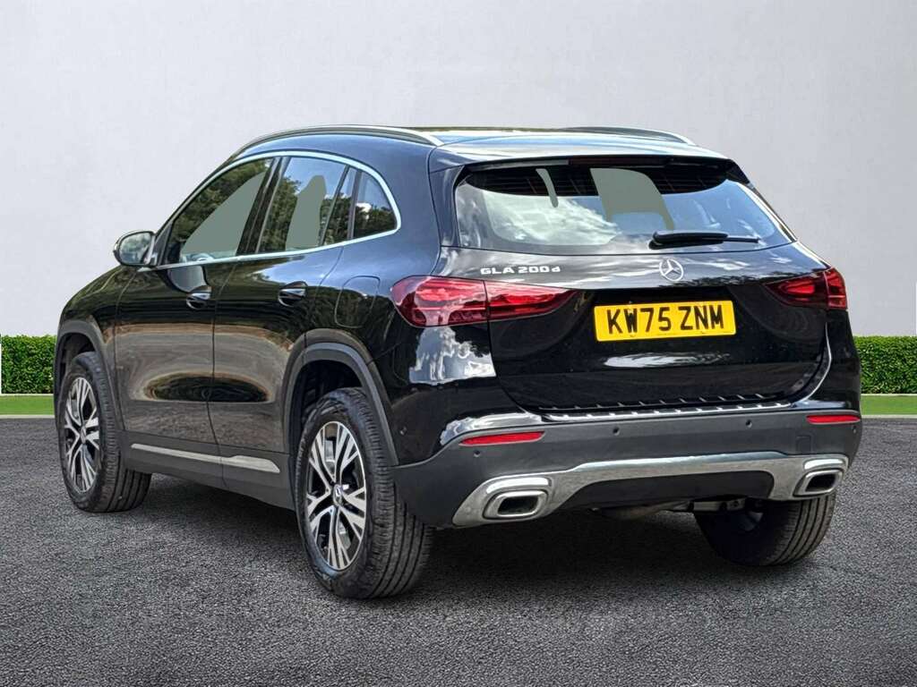 Mercedes-Benz GLA Class Gla 200D Sport Executive Black #2