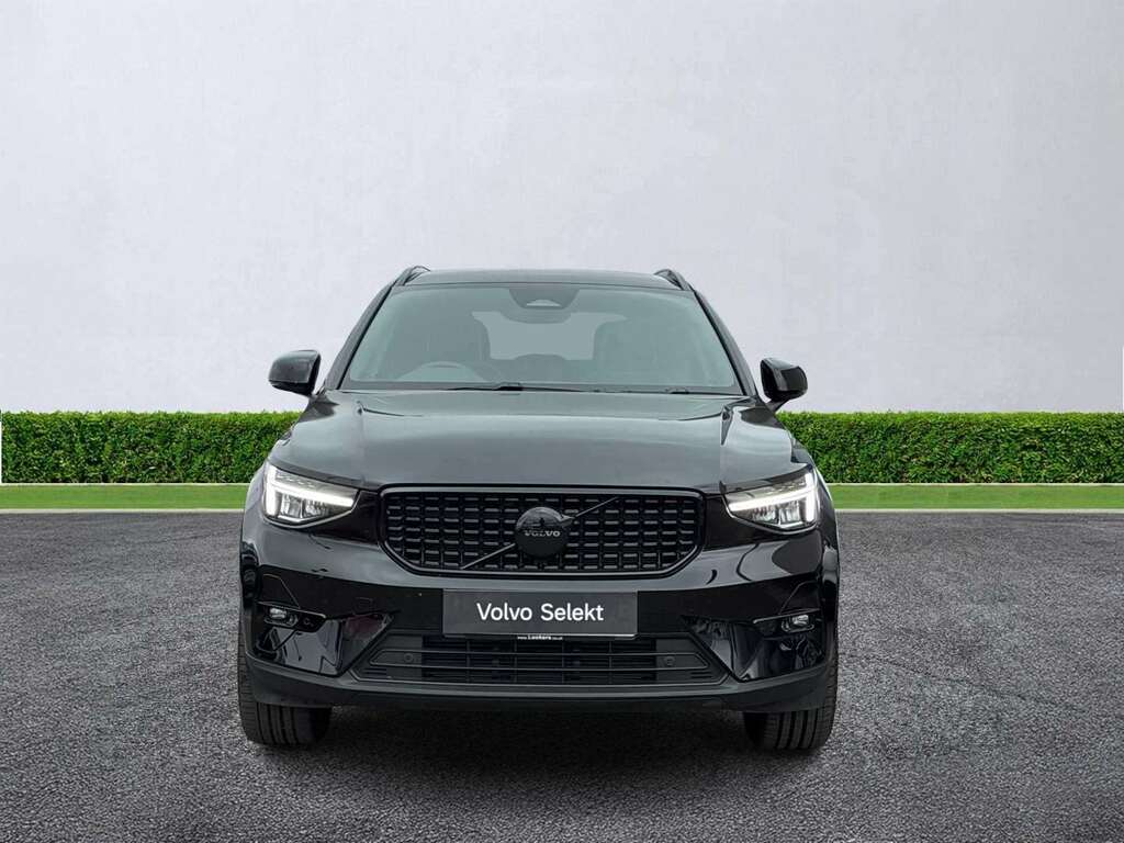 Volvo XC40 2.0 B4p Plus Black Edition FD75RFF Black #2