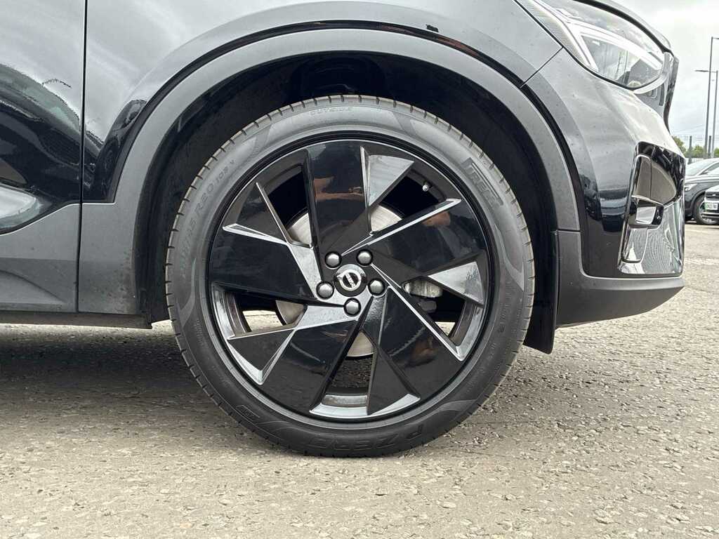 Volvo XC40 2.0 B4p Plus Black Edition FD75RFF Black #5
