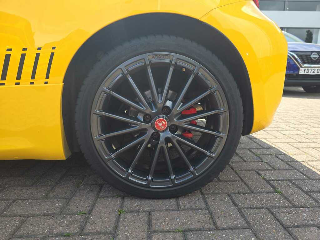 Abarth 595 1.4 T-jet 180 Competizione Yellow #6