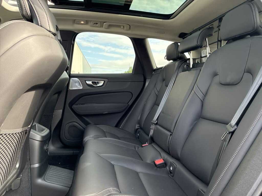 Volvo XC60 Ultra Dark Black #16