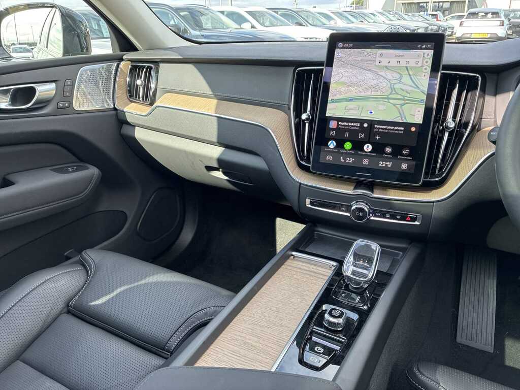 Volvo XC60 Ultra Dark Black #33