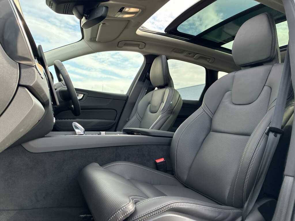 Volvo XC60 Ultra Dark Black #17