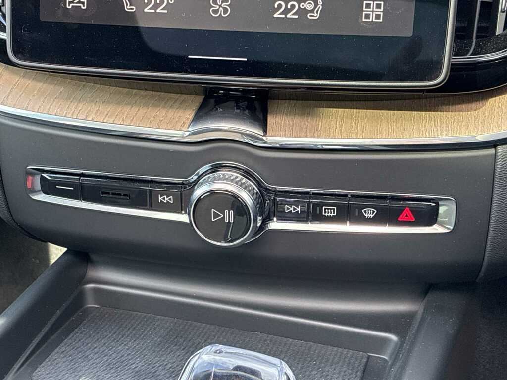 Volvo XC60 Ultra Dark Black #20