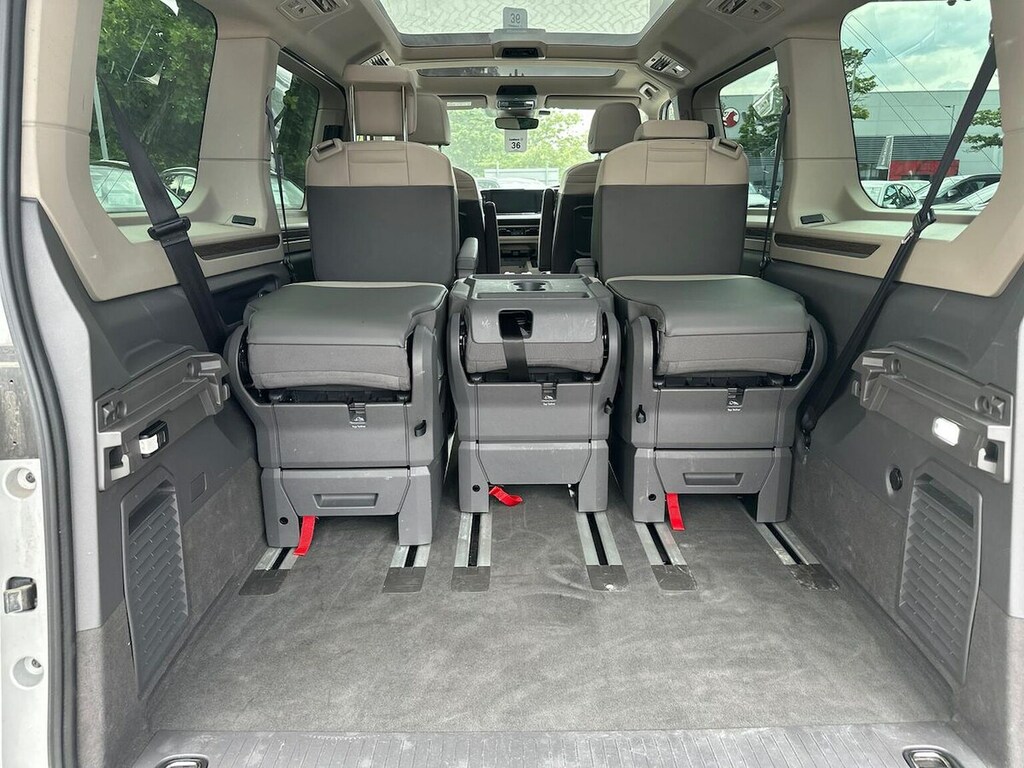 Volkswagen Multivan Life 1.4 Tsi Ehybrid 218Ps Dsg 7 Seat Conference P Black #17