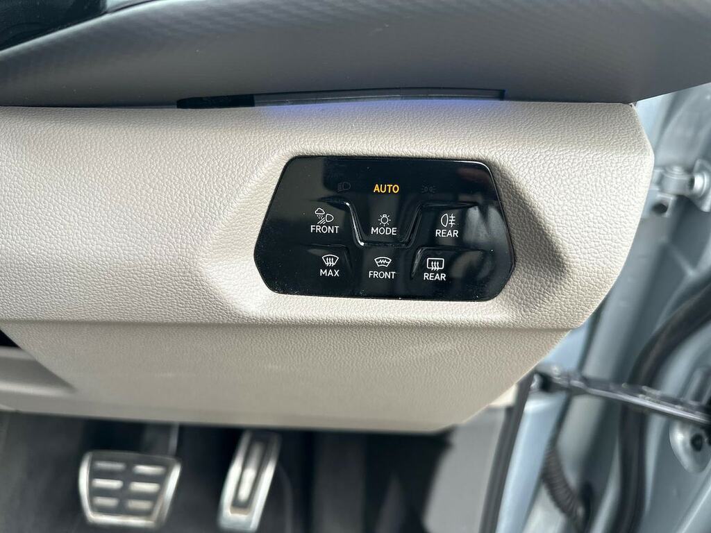 Volkswagen Multivan Life 1.4 Tsi Ehybrid 218Ps Dsg 7 Seat Conference P Black #22