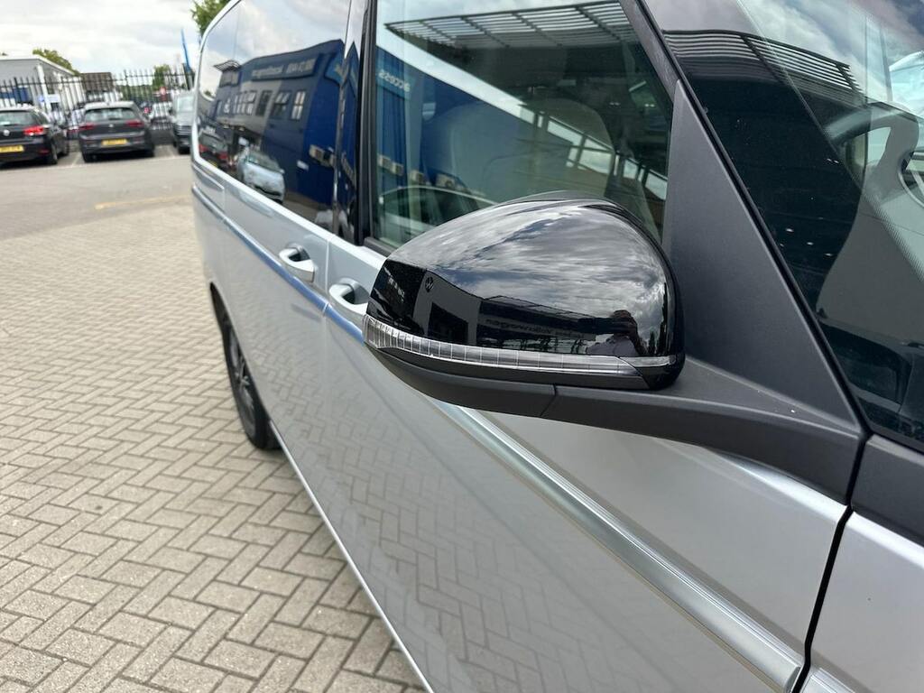 Volkswagen Multivan Life 1.4 Tsi Ehybrid 218Ps Dsg 7 Seat Conference P Black #37