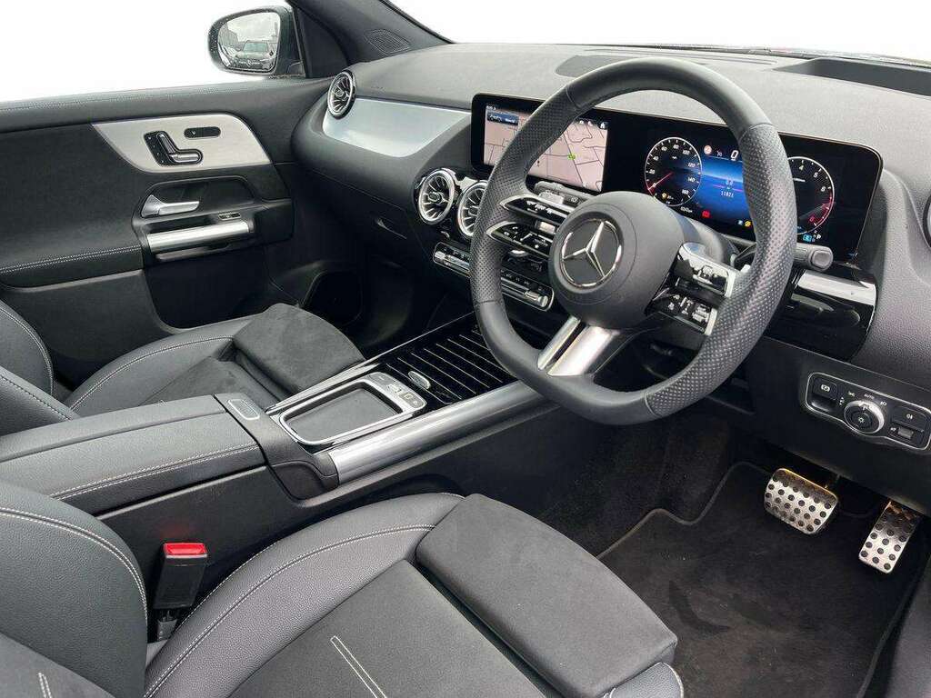 Mercedes-Benz GLA Class 200 Amg Line Executive Black #10