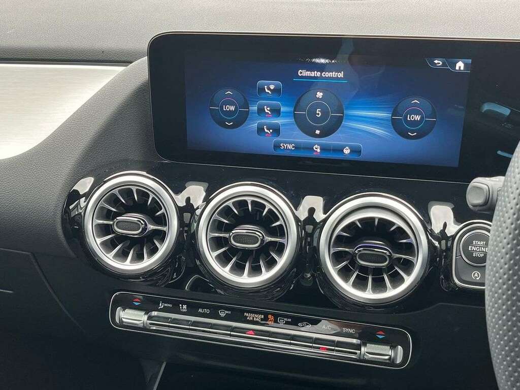 Mercedes-Benz GLA Class 200 Amg Line Executive Black #17