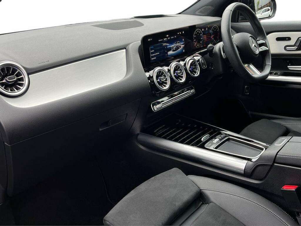 Mercedes-Benz GLA Class 200 Amg Line Executive Black #13