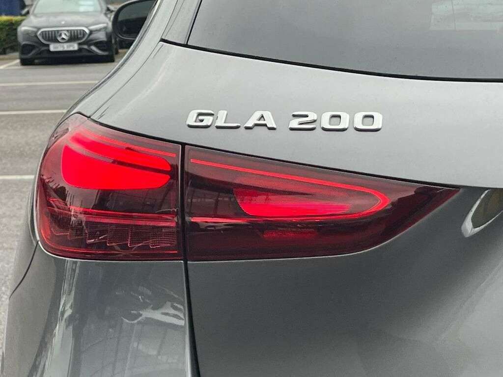 Mercedes-Benz GLA Class 200 Amg Line Executive Black #35