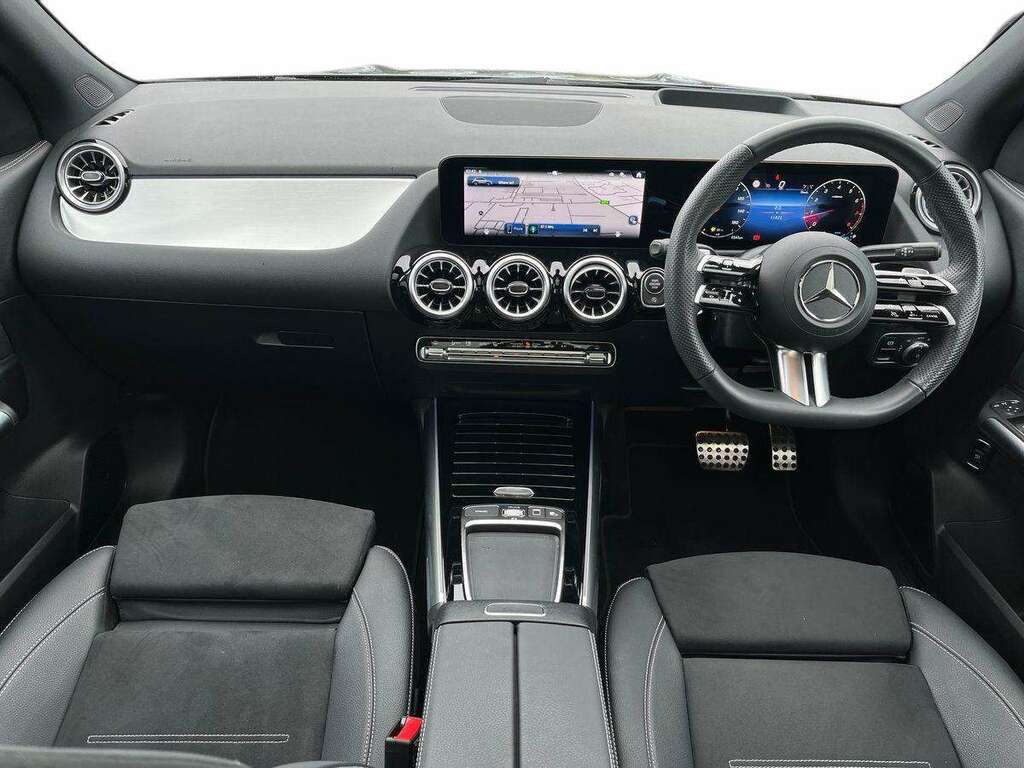 Mercedes-Benz GLA Class 200 Amg Line Executive Black #14