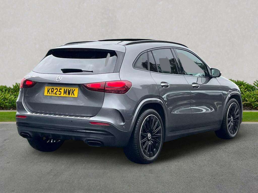 Mercedes-Benz GLA Class 200 Amg Line Executive Black #8