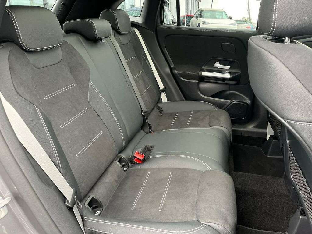 Mercedes-Benz GLA Class 200 Amg Line Executive Black #19