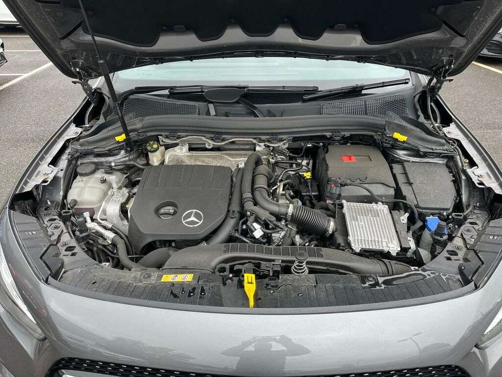 Mercedes-Benz GLA Class 200 Amg Line Executive Black #38