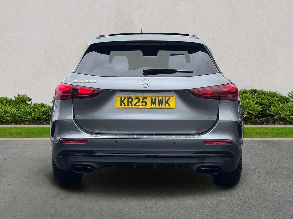 Mercedes-Benz GLA Class 200 Amg Line Executive Black #7