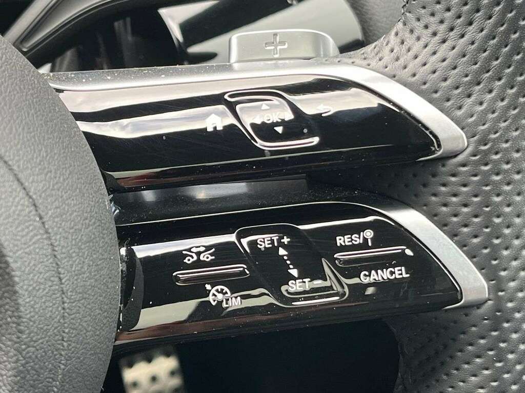 Mercedes-Benz GLA Class 200 Amg Line Executive Black #27