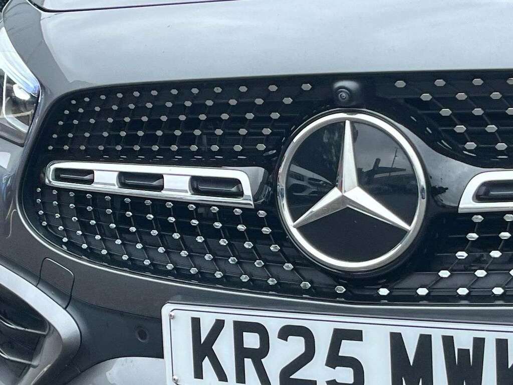 Mercedes-Benz GLA Class 200 Amg Line Executive Black #32