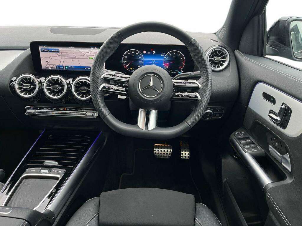 Mercedes-Benz GLA Class 200 Amg Line Executive Black #15