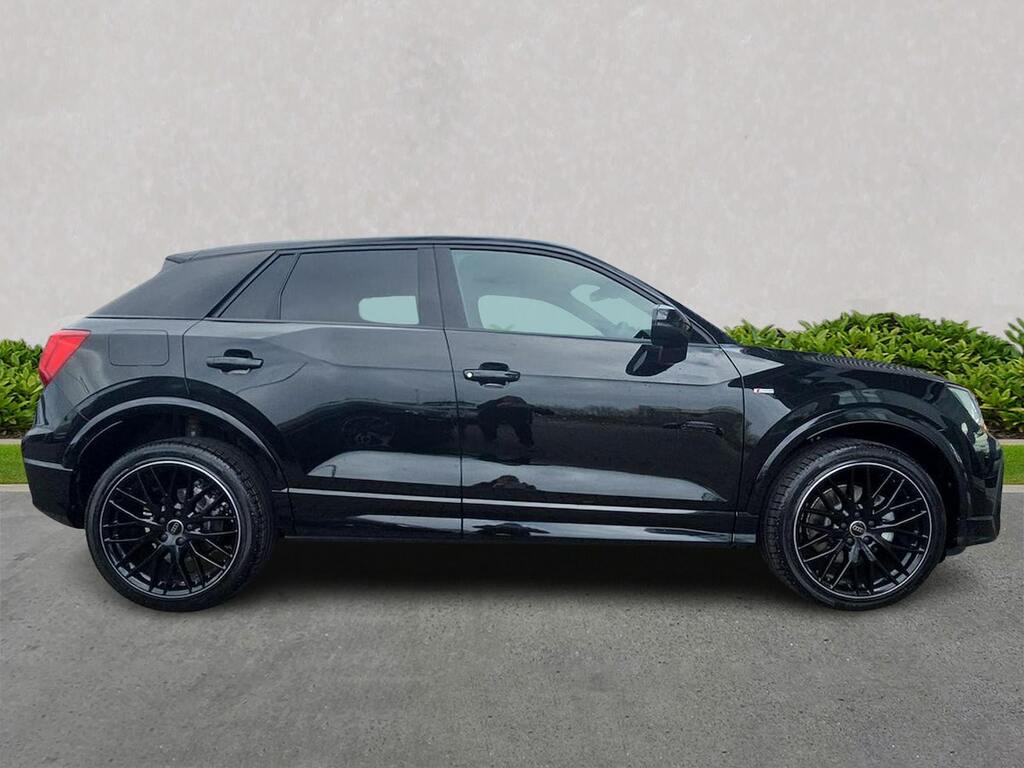 Audi Q2 1.5 Tfsi Cod 35 Black Edition Suv S Tro Black #3