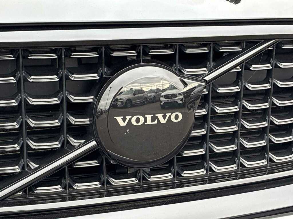 Volvo XC40 2.0 B4p Plus Black Edition Black #4