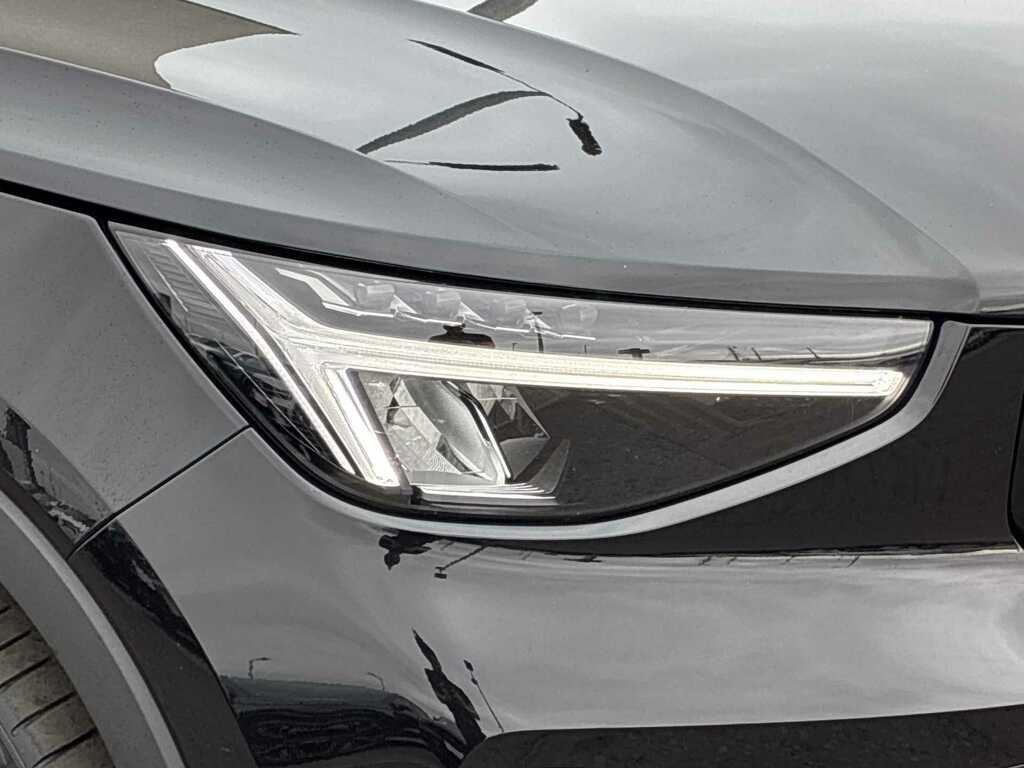 Volvo XC40 2.0 B4p Plus Black Edition Black #5