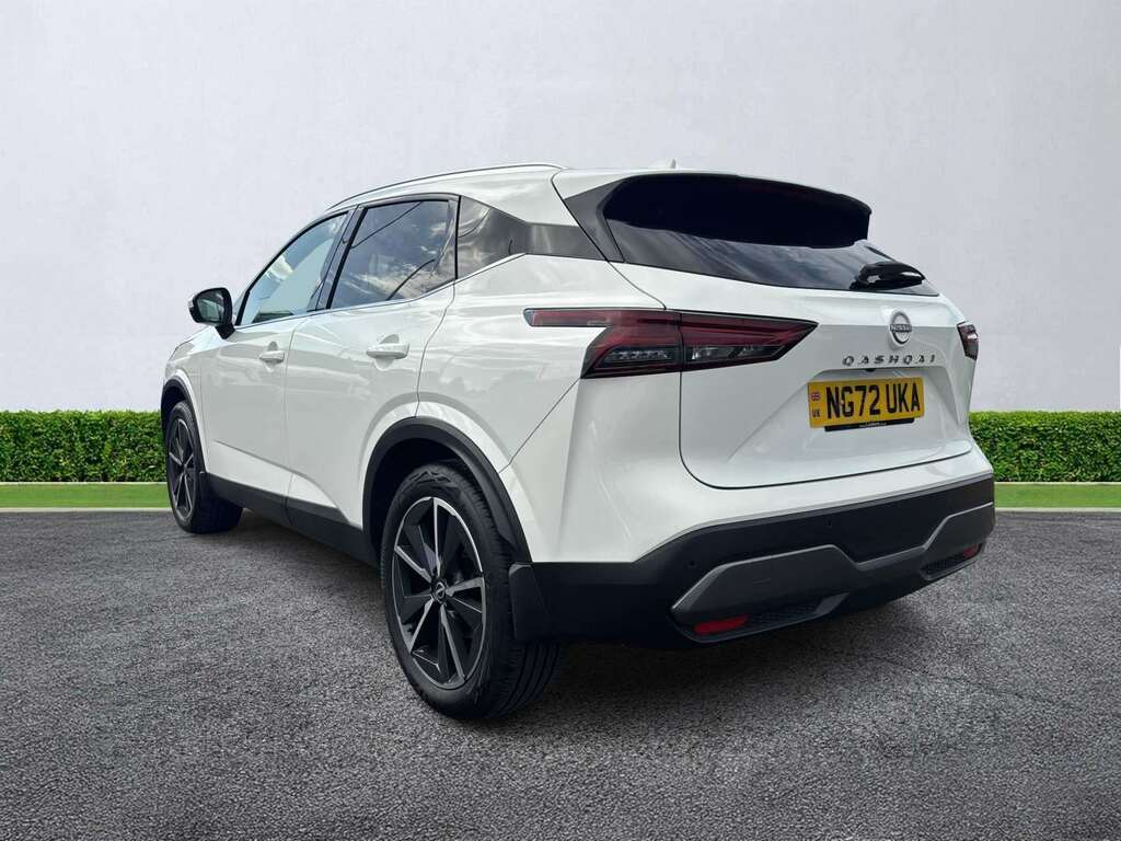 Nissan Qashqai 1.3 Dig-t Mh 158 Tekna Xtronic NG72UKA White #2