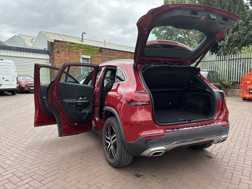 Mercedes-Benz GLA Class 250 Amg Line Premium Plus Grey #38