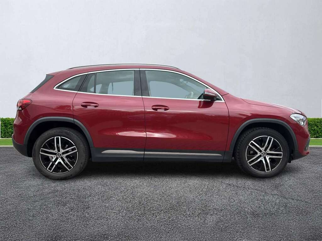 Mercedes-Benz GLA Class Gla 200 Sport Red #3