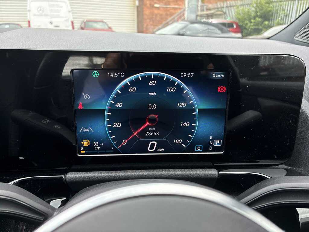 Mercedes-Benz GLA Class 250 Amg Line Premium Plus Grey #10
