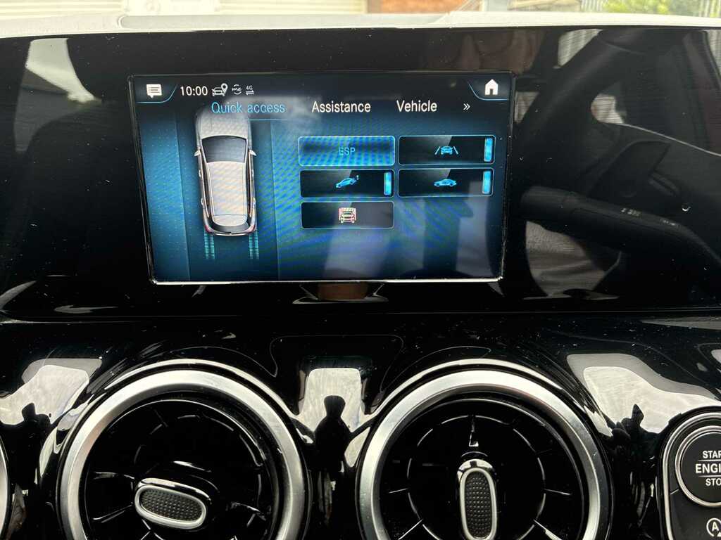 Mercedes-Benz GLA Class 250 Amg Line Premium Plus Grey #39