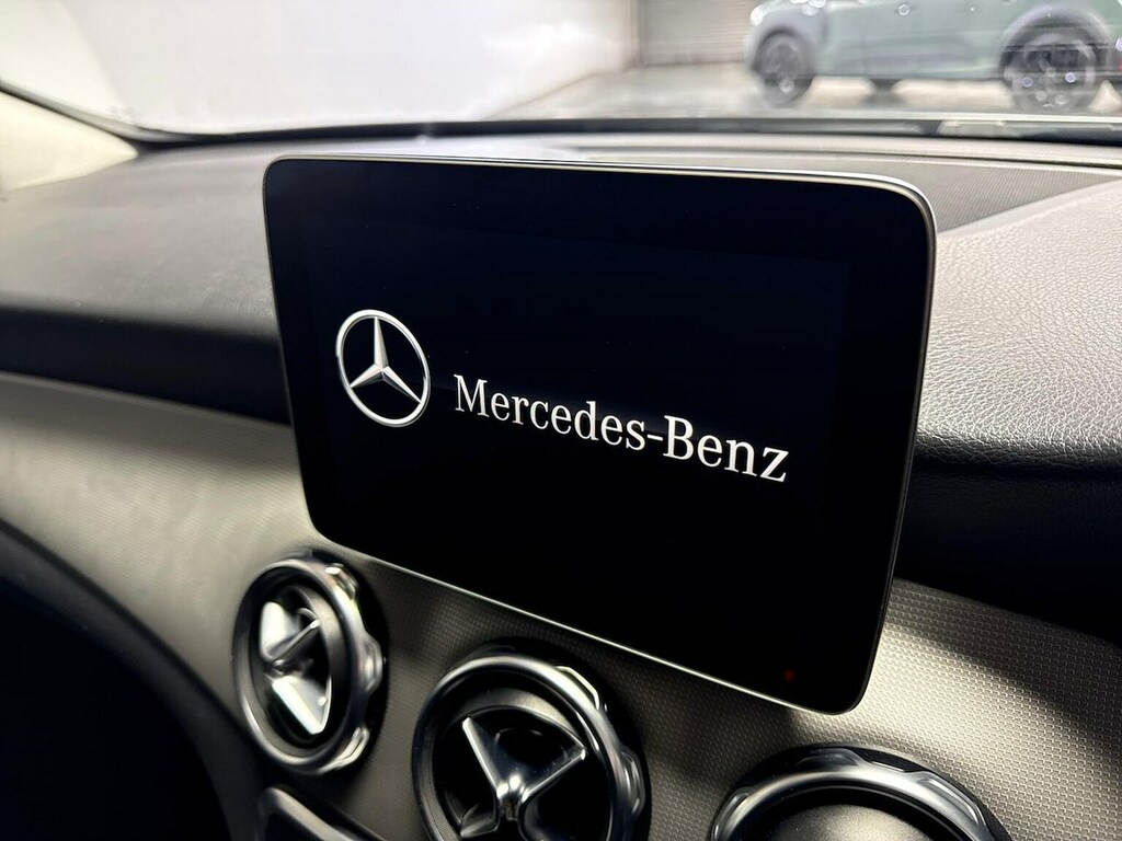 Mercedes-Benz GLA Class Urban Edition White #23