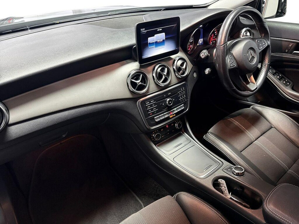 Mercedes-Benz GLA Class Urban Edition White #7