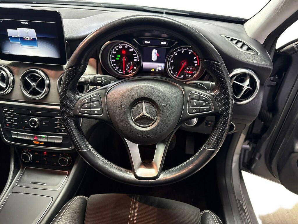 Mercedes-Benz GLA Class Urban Edition White #9