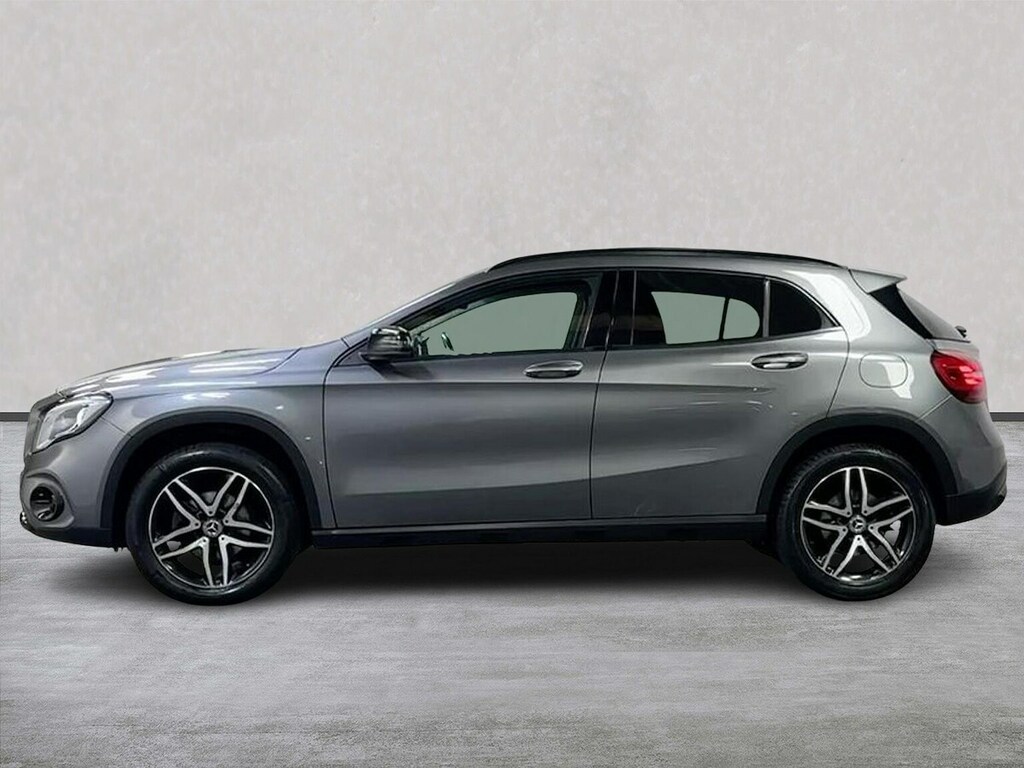 Mercedes-Benz GLA Class Urban Edition White #19