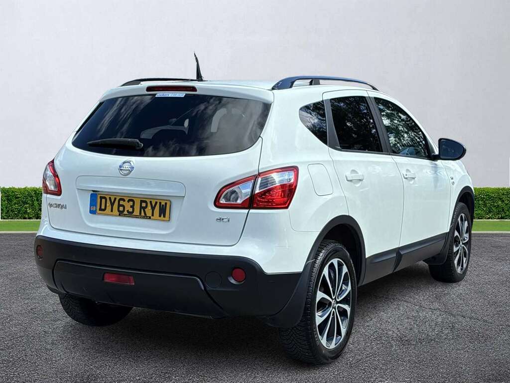 Nissan Qashqai Acenta Red #17