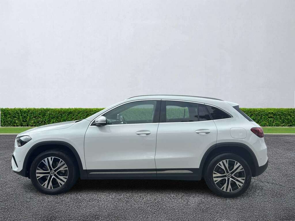 Mercedes-Benz GLA Class Gla 200 Amg Line Premium Plus Night Ed Blue #18