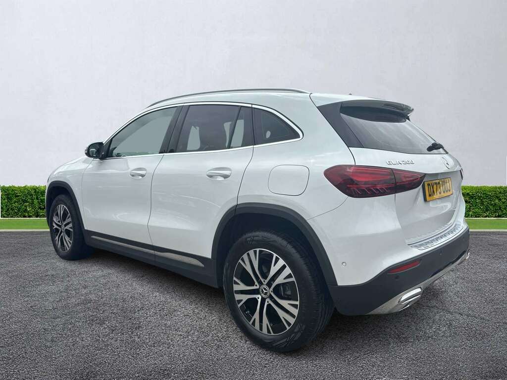 Mercedes-Benz GLA Class Gla 200 Sport Executive White #2