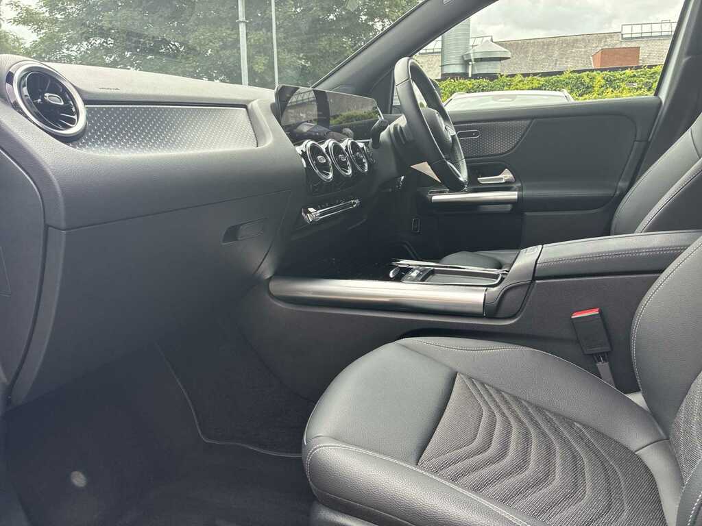 Mercedes-Benz GLA Class Gla 200 Amg Line Premium Plus Night Ed Blue #7