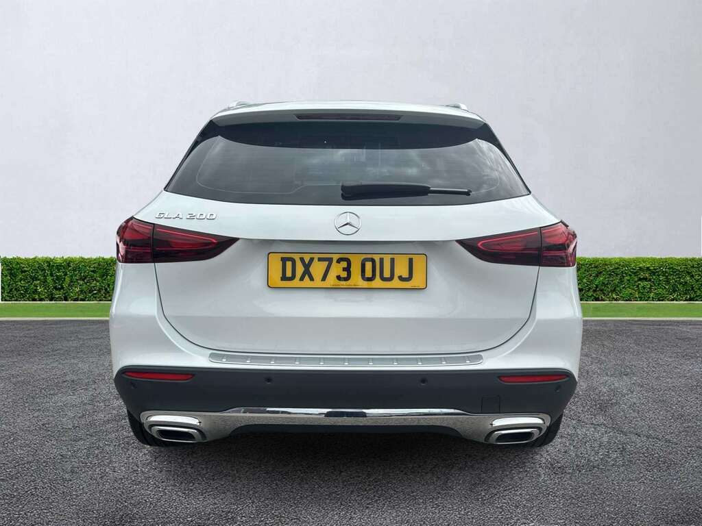 Mercedes-Benz GLA Class Gla 200 Sport Executive White #4