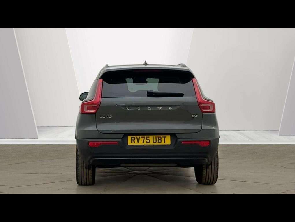 Volvo XC40 2.0 B4p Plus Dark Green #4