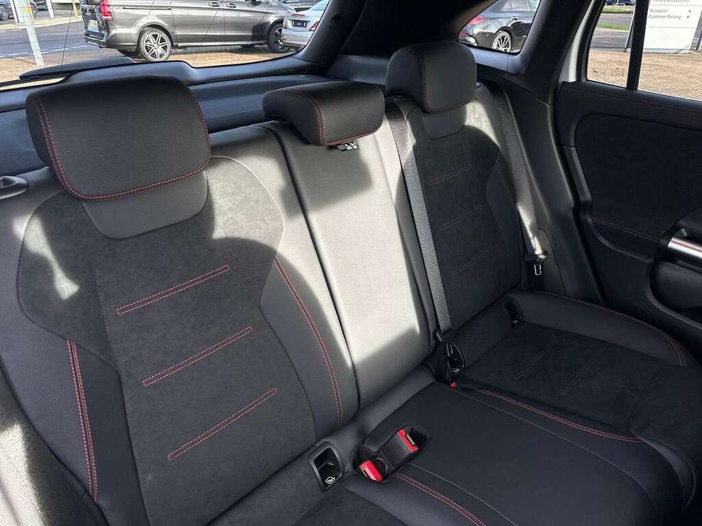 Mercedes-Benz GLA Class Gla 220D 4Matic Amg Line Premium Black #15